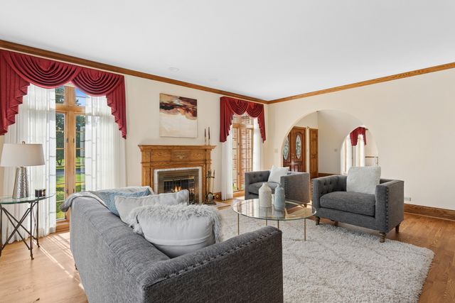 1901 Midwest Club Parkway, Oak Brook, IL 60523