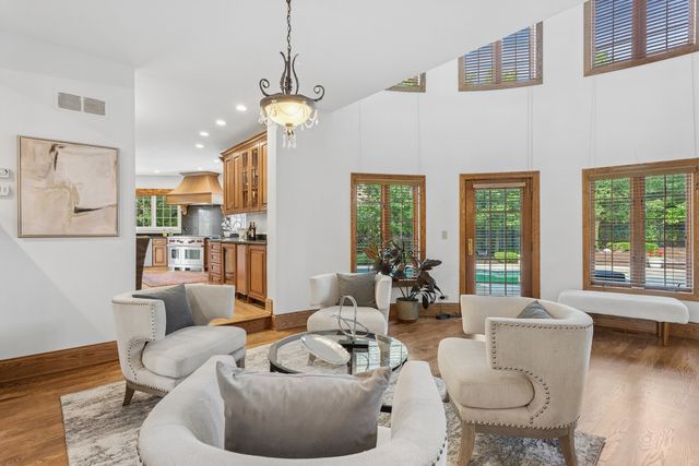 1901 Midwest Club Parkway, Oak Brook, IL 60523