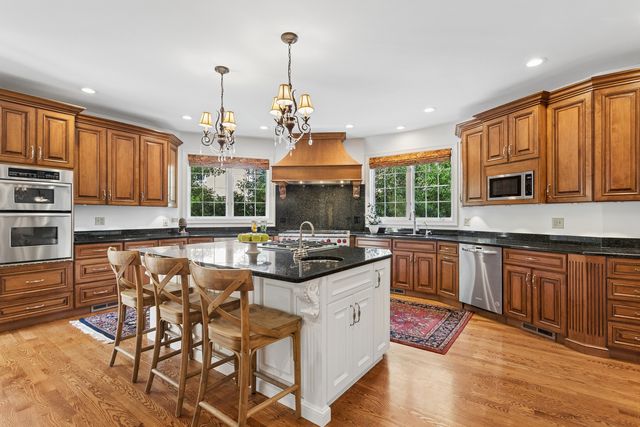 1901 Midwest Club Parkway, Oak Brook, IL 60523