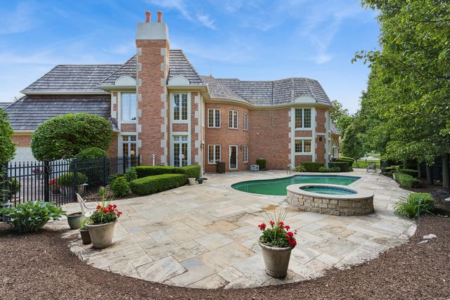 1901 Midwest Club Parkway, Oak Brook, IL 60523