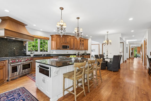 1901 Midwest Club Parkway, Oak Brook, IL 60523