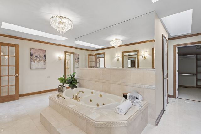 1901 Midwest Club Parkway, Oak Brook, IL 60523