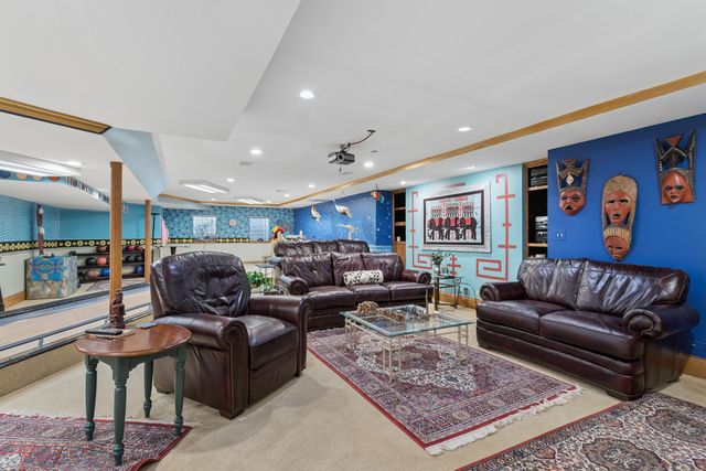 1901 Midwest Club Parkway, Oak Brook, IL 60523