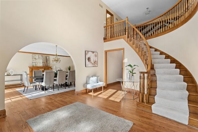 1901 Midwest Club Parkway, Oak Brook, IL 60523