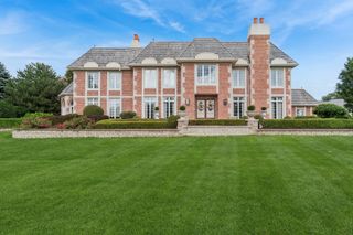 1901 Midwest Club Parkway, Oak Brook, IL 60523