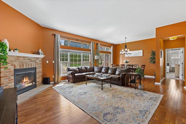 1683 Hunter ROAD, Waukesha, WI 53189