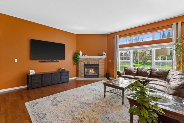 1683 Hunter ROAD, Waukesha, WI 53189