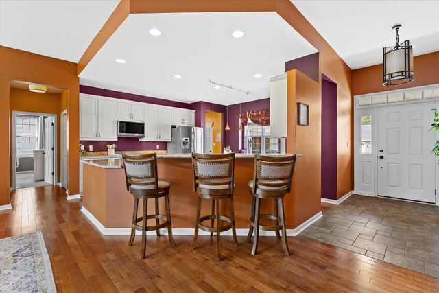 1683 Hunter ROAD, Waukesha, WI 53189