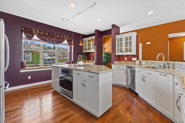 1683 Hunter ROAD, Waukesha, WI 53189