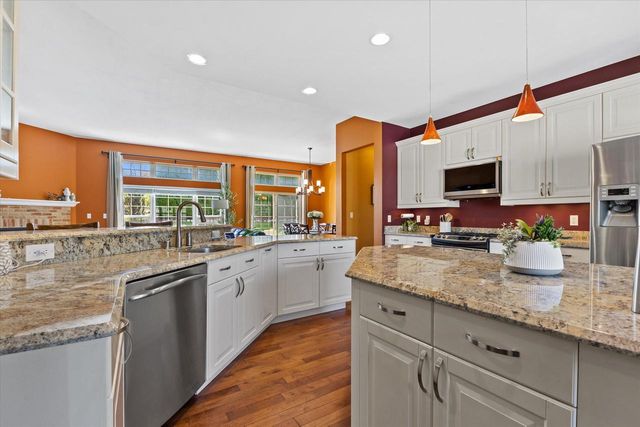 1683 Hunter ROAD, Waukesha, WI 53189