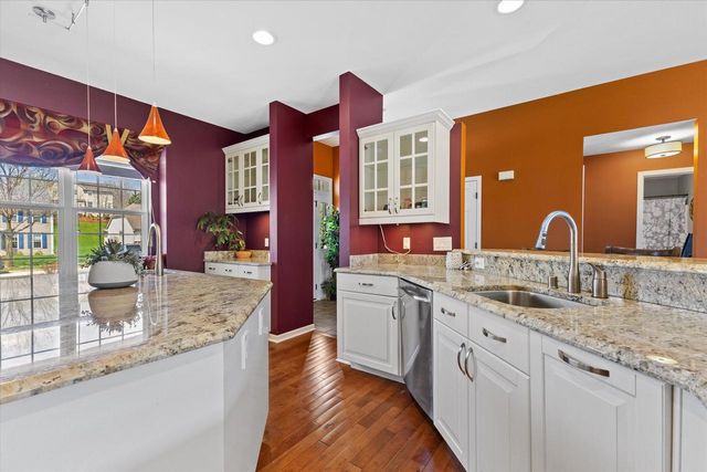 1683 Hunter ROAD, Waukesha, WI 53189