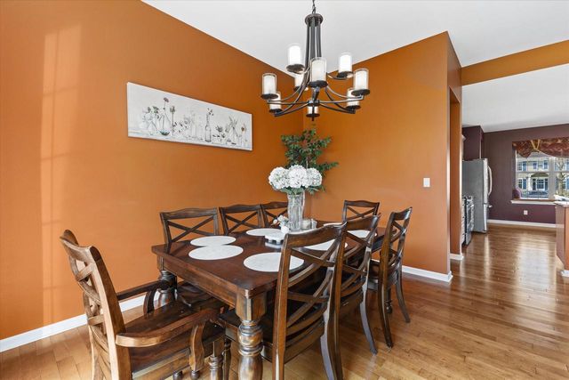 1683 Hunter ROAD, Waukesha, WI 53189