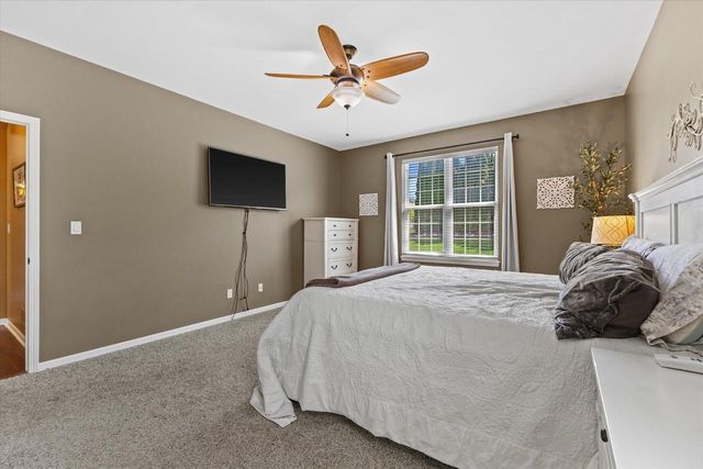 1683 Hunter ROAD, Waukesha, WI 53189