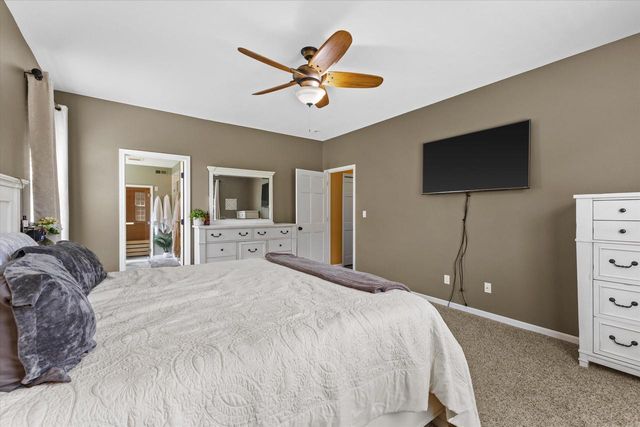 1683 Hunter ROAD, Waukesha, WI 53189