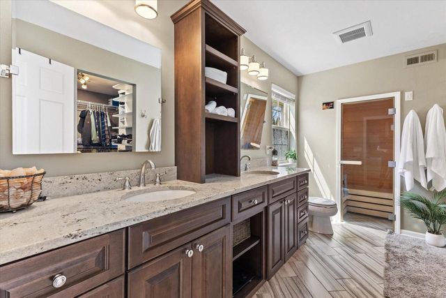 1683 Hunter ROAD, Waukesha, WI 53189
