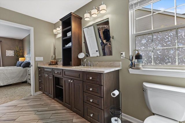 1683 Hunter ROAD, Waukesha, WI 53189