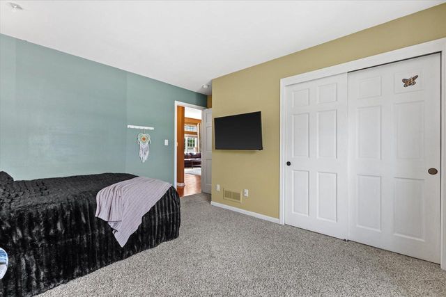 1683 Hunter ROAD, Waukesha, WI 53189