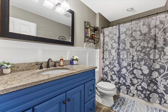 1683 Hunter ROAD, Waukesha, WI 53189