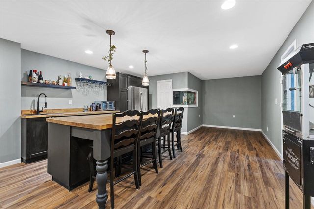 1683 Hunter ROAD, Waukesha, WI 53189
