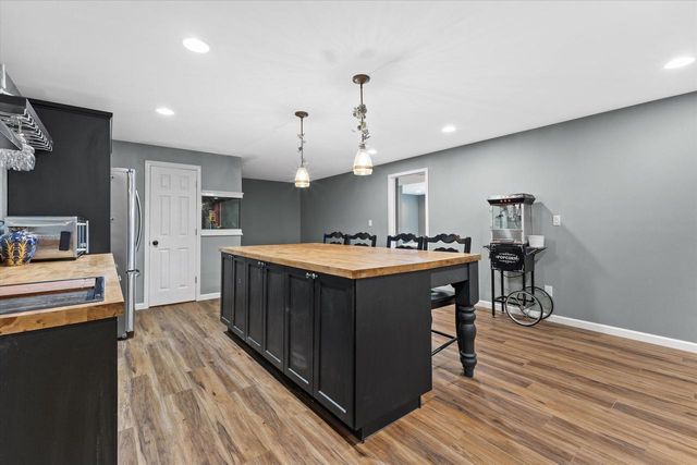 1683 Hunter ROAD, Waukesha, WI 53189