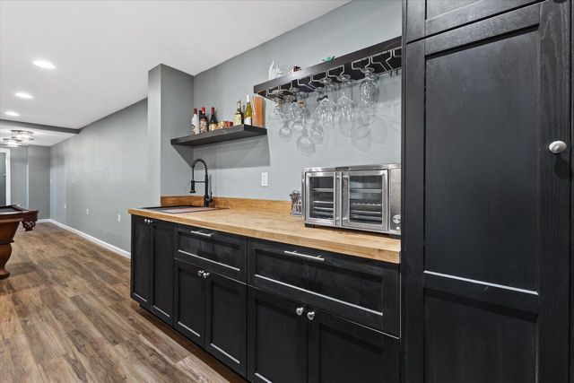1683 Hunter ROAD, Waukesha, WI 53189
