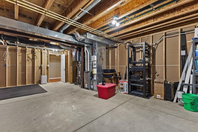 1683 Hunter ROAD, Waukesha, WI 53189