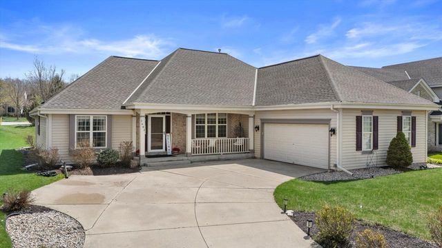 1683 Hunter ROAD, Waukesha, WI 53189