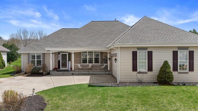 1683 Hunter ROAD, Waukesha, WI 53189