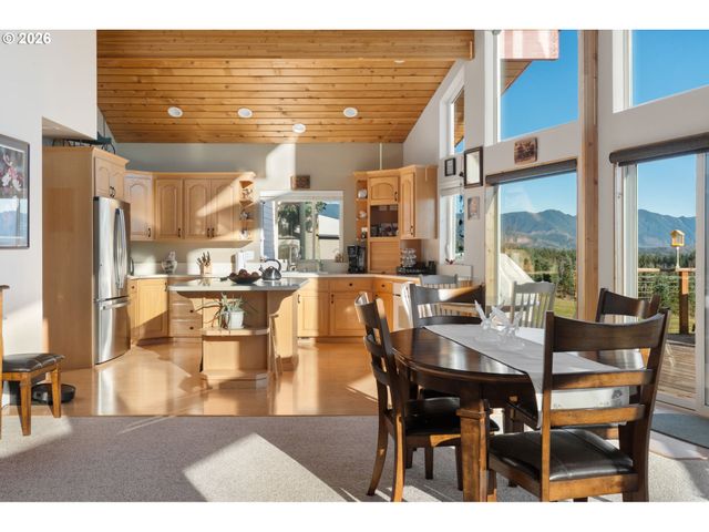 997 BURNT RIDGE Rd, Onalaska, WA 98570