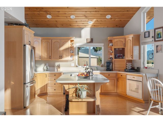 997 BURNT RIDGE Rd, Onalaska, WA 98570