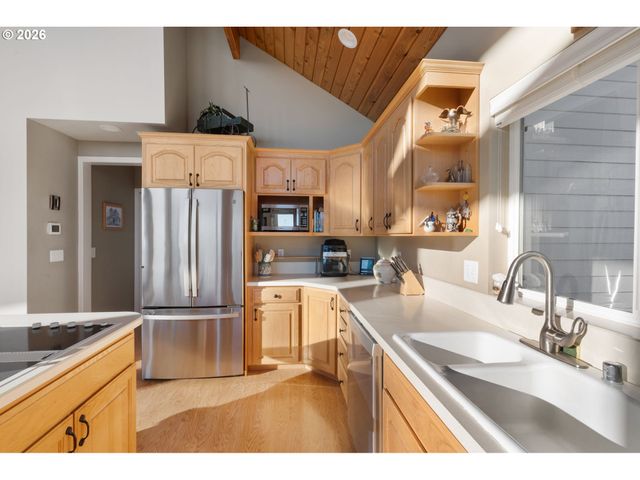 997 BURNT RIDGE Rd, Onalaska, WA 98570