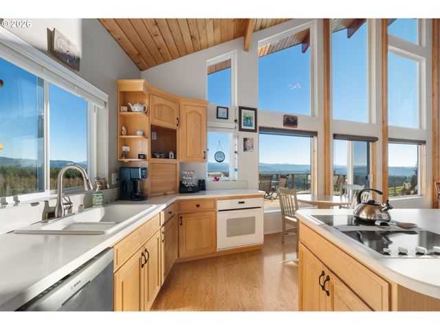 997 BURNT RIDGE Rd, Onalaska, WA 98570