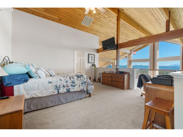 997 BURNT RIDGE Rd, Onalaska, WA 98570