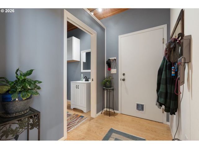 997 BURNT RIDGE Rd, Onalaska, WA 98570