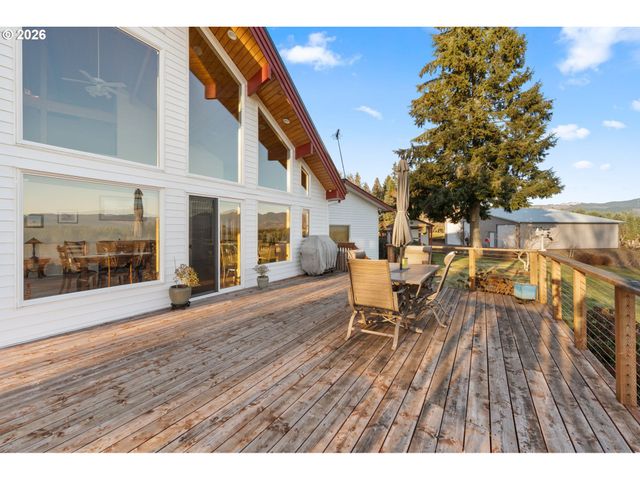 997 BURNT RIDGE Rd, Onalaska, WA 98570