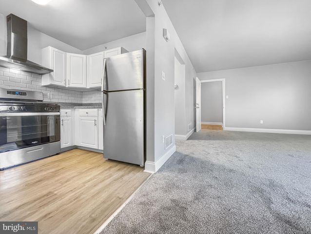 200 BARKER AVE, Sharon Hill, PA 19079