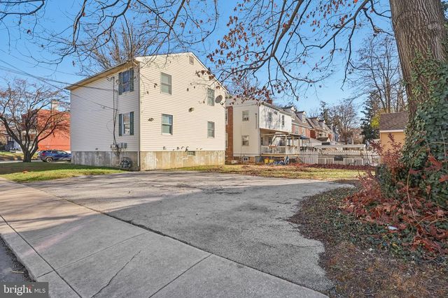 200 BARKER AVE, Sharon Hill, PA 19079