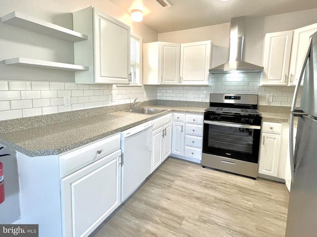 200 BARKER AVE, Sharon Hill, PA 19079