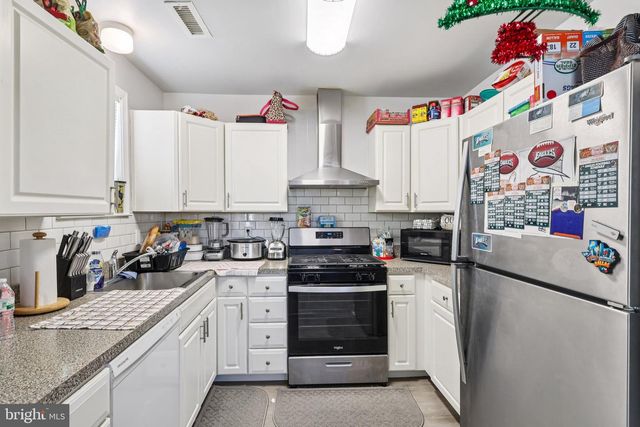 200 BARKER AVE, Sharon Hill, PA 19079