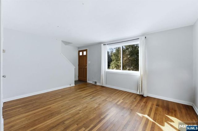 123 Newman Street, Metuchen, NJ 08840