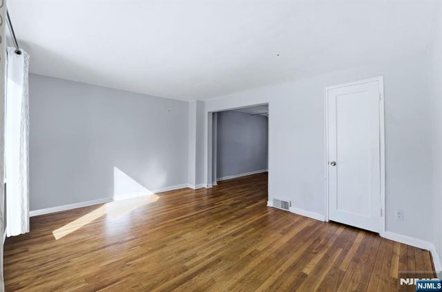 123 Newman Street, Metuchen, NJ 08840