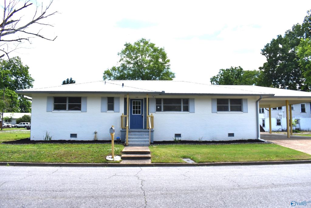 210 S 9th Street, Gadsden, AL 35903