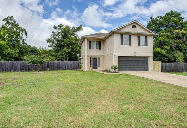 1302 Crete LN, Pflugerville, TX 78660