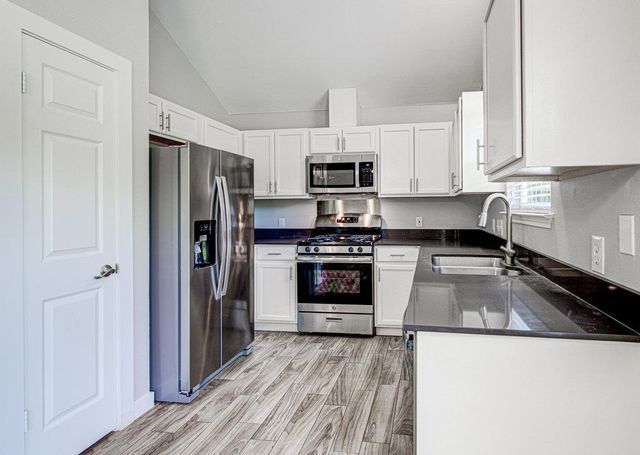 1302 Crete LN, Pflugerville, TX 78660