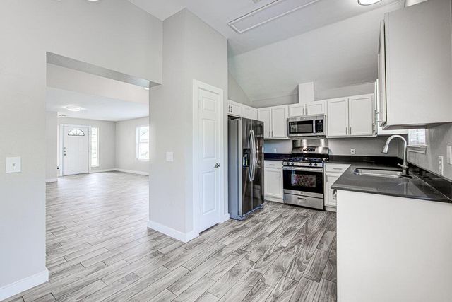 1302 Crete LN, Pflugerville, TX 78660