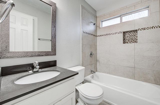 1302 Crete LN, Pflugerville, TX 78660