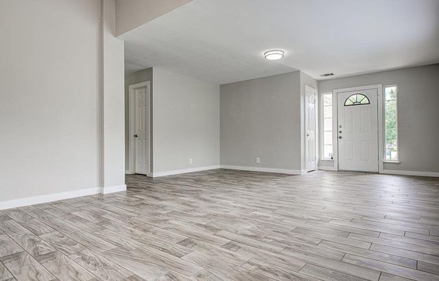 1302 Crete LN, Pflugerville, TX 78660