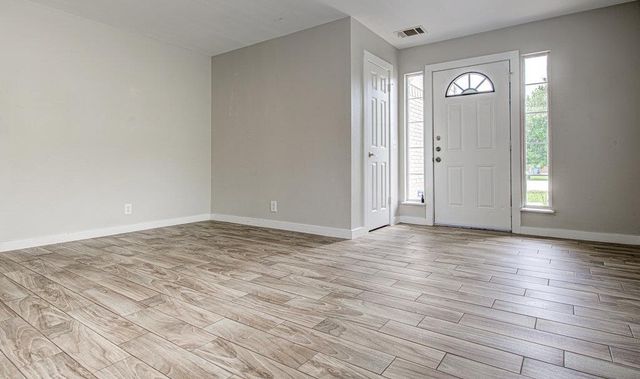 1302 Crete LN, Pflugerville, TX 78660