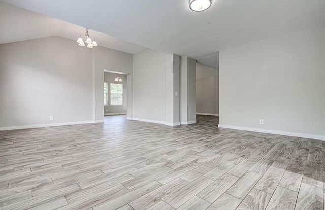 1302 Crete LN, Pflugerville, TX 78660