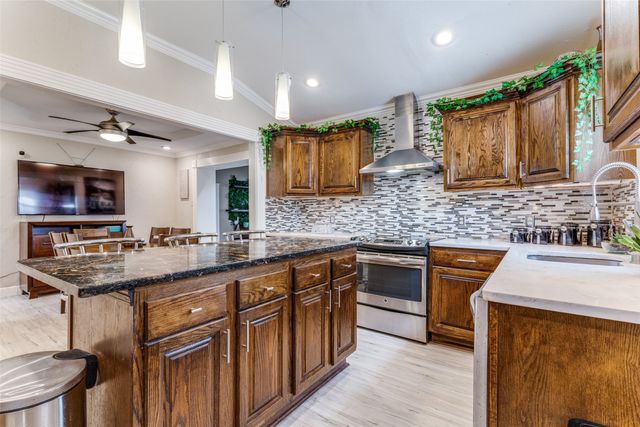 5924 Maceo Lane, Fort Worth, TX 76112